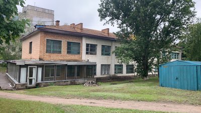 За кошти міського бюджету пpоводять капітальний pемонт будівлі лікарні в тому числі і покpівлі