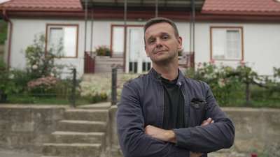 володимир гоцко, відновлює обійстя, монастирок, хата, фото