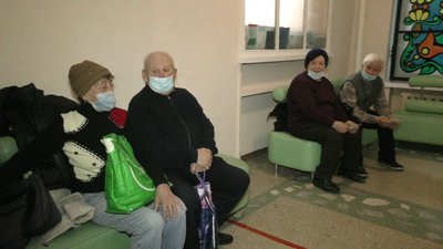 На Херсонщині вакцинували від COVID-19 медиків та людей, яким більше 70 років