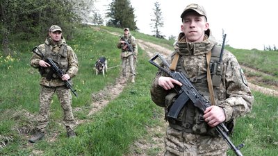 Прикордонники КПП "Красноїльськ" на патрулюванні Прикордонники КПП "Красноїльськ" на патрулюванні