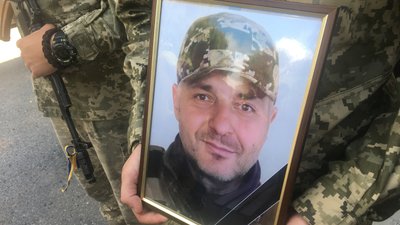 У Полтаві прощаються із воїнами, які загинули під час оборони України У Полтаві прощаються із воїнами, які загинули під час оборони України