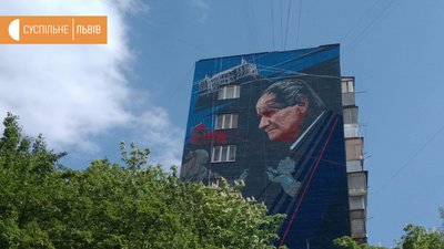 Зображення займає усю стіну 9-поверхового будинку Зображення займає усю стіну 9-поверхового будинку