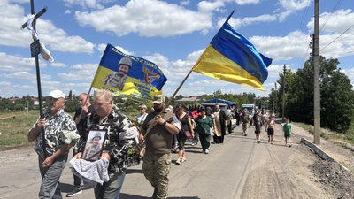 На Миколаївщині провели в останню путь загиблого бійця Ігоря Резніченка