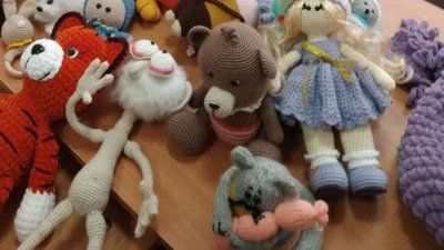 Офіцерка поліції в'яже іграшки. Херсонська майстриня розказала про своє хобі Офіцерка поліції в'яже іграшки. Херсонська майстриня розказала про своє хобі