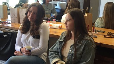 Робили зачіски, макіяж та масаж: у Черкасах провели "День підтримки та краси" для дружин загиблих захисників Робили зачіски, макіяж та масаж: у Черкасах провели "День підтримки та краси" для дружин загиблих захисників