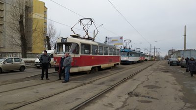 У Харкові трамвай зіткнувся з вантажівкою — автомобіль перекинувся У Харкові трамвай зіткнувся з вантажівкою — автомобіль перекинувся
