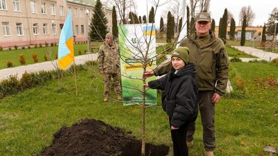 На території одного з медичних закладів області висадили символічне "мільярдне дерево"