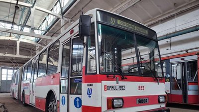 Чернівці отримали тролейбус від чеського міста