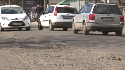 Близько 15 мільйонів виділили на ремонт дороги на вулиці Капушанська в Ужгороді Близько 15 мільйонів виділили на ремонт дороги на вулиці Капушанська в Ужгороді