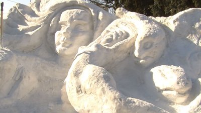 У Луцьку з'явився сніговий барельєф із портретом Лесі Українки та героями "Лісової пісні" У Луцьку з'явився сніговий барельєф із портретом Лесі Українки та героями "Лісової пісні"