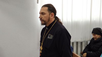 На Волині суд продовжив розгляд справи за позовом попа до батька загиблої бійчині На Волині суд продовжив розгляд справи за позовом попа до батька загиблої бійчині