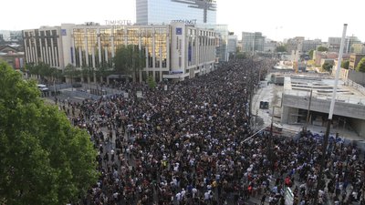 Протести зі США перекинулися на Європу. У Парижі поліція застосувала сльозогінний газ