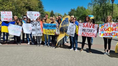 У Запоріжжі провели акцію на підтримку українських військових, заблокованих в "Азовсталі"
