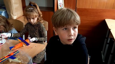 "Розфарбуй свою Мрію": на Волині діти розмальовували дерев'яні літаки "Розфарбуй свою Мрію": на Волині діти розмальовували дерев'яні літаки