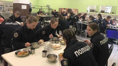 У Сумах сотня курсантів-поліціянтів отримали перші погони У Сумах сотня курсантів-поліціянтів отримали перші погони