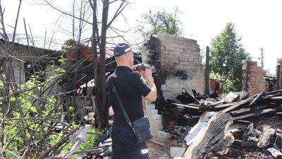 "Дитина виповзла через отвір у стіні": поліція збирає докази російських злочинів у Люботині на Харківщині