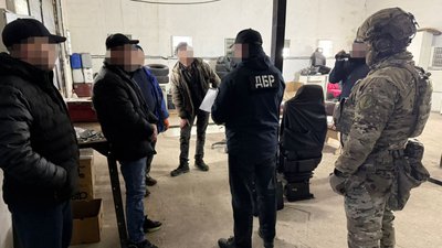 Затримання учасників схеми працівниками ДБР