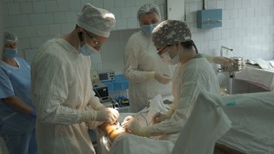 "Краще б не мали такого досвіду, але доводиться": як вінницькі лікарі працюють у тилу і на передовій