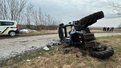"Сів до кабіни та поїхав у справах": поліція підозрює чоловіка у незаконному заволодінні трактором