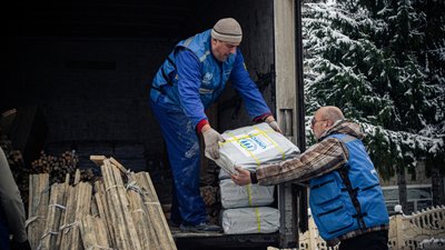 Жителі деокупованої Козачої Лопані на Харківщині отримали від волонтерів будівельні набори