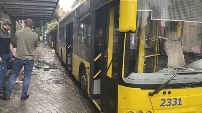 Під час повітряної тривоги транспорт продовжуватиме зупинятися — рішення Ради оборони Києва