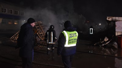В Одесі горів склад: вогонь охопив 450 квадратних метрів В Одесі горів склад: вогонь охопив 450 квадратних метрів