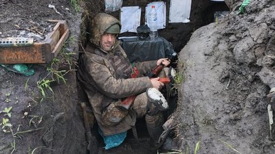 Батько трьох дітей з Івано-Франківщини Ігор Антонян воює з перших днів повномасштабного вторгнення РФ в Україну Батько трьох дітей з Івано-Франківщини Ігор Антонян воює з перших днів повномасштабного вторгнення РФ в Україну