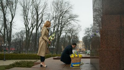 Зеленський з дружиною вшанували пам’ять Тараса Шевченка Зеленський з дружиною вшанували пам’ять Тараса Шевченка
