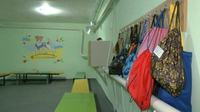 Уроки під час повітряної тривоги: як реагують черкаські учні та які речі беруть в укриття