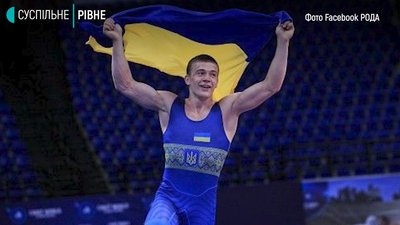 "Золото" і "бронза": рівненські борці повертаються з медалями із Харкова "Золото" і "бронза": рівненські борці повертаються з медалями із Харкова