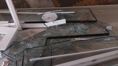 У Тростянецькій лікарні рятувальники відновили понад 200 вікон: що відомо про російську атаку У Тростянецькій лікарні рятувальники відновили понад 200 вікон: що відомо про російську атаку