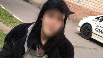 Патрульні поліцейські Херсона врятували немовля Патрульні поліцейські Херсона врятували немовля