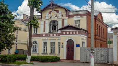 ТОП-12 палаців та садиб Хмельниччини: особняк на Грушевського, 97 у Хмельницькому ТОП-12 палаців та садиб Хмельниччини: особняк на Грушевського, 97 у Хмельницькому