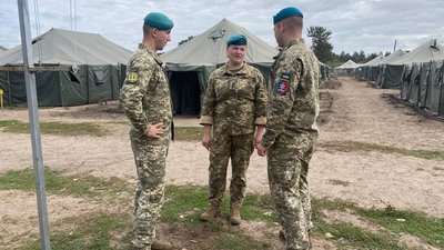 Свято в умовах навчань: 35 бригада морської піхоти відзначила своє 3-річчя на полігоні Херсонщини Свято в умовах навчань: 35 бригада морської піхоти відзначила своє 3-річчя на полігоні Херсонщини