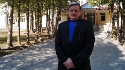Викладачі-волонтери займаються з дітьми-переселенцями. Фоторепортаж зі школи мистецтв на Львівщині Викладачі-волонтери займаються з дітьми-переселенцями. Фоторепортаж зі школи мистецтв на Львівщині