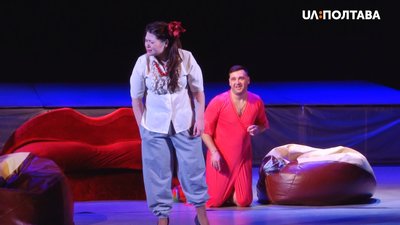 Сцена із комедії "Виконувач бажань" Сцена із комедії "Виконувач бажань"