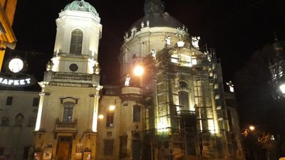 У Львові до Великодня підсвітили храми У Львові до Великодня підсвітили храми