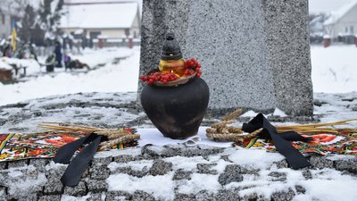 90-ті роковини Голодомору: в громадах Житомирщини відкрили тематичні виставки та вшановують пам'ять загиблих від голоду