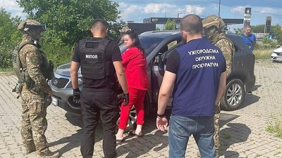 Закарпатку, яку підозрюють у незаконному переправленні чоловіків за кордон, взяли під варту