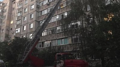Знімають з вікон та зрізають каблучки: у які халепи потрапляють діти на Полтавщині