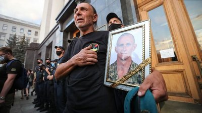 Позов батька загиблого бійця проти Зеленського: суд обрав нову дату