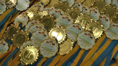 Всі спортсмени отримали медалі.