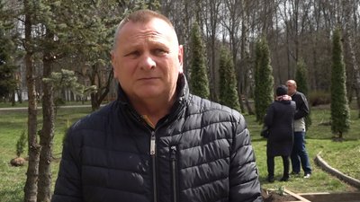 У тернопільському парку висадили туї біля пам’ятника жертвам чорнобильської катастрофи У тернопільському парку висадили туї біля пам’ятника жертвам чорнобильської катастрофи