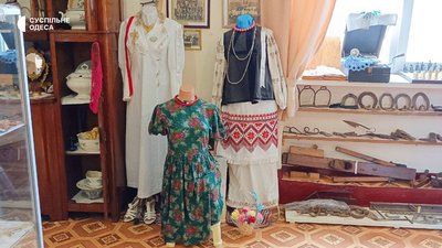 Знахідки "чорних" археологів і речі зі "староконки": пенсіонери з Одещини створили власний музей Знахідки "чорних" археологів і речі зі "староконки": пенсіонери з Одещини створили власний музей