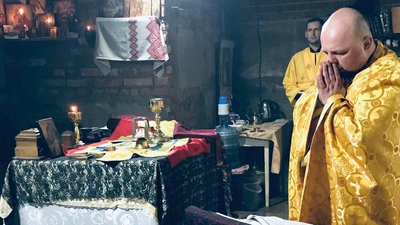 Людей було так багато, що настоятель ледь міг пройти до вівтаря — як сумчани ховалися в церкві на початку вторгення РФ Людей було так багато, що настоятель ледь міг пройти до вівтаря — як сумчани ховалися в церкві на початку вторгення РФ