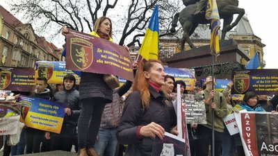У Львові рідні захисників Маріуполя влаштували ходу, щоб нагадати про полонених У Львові рідні захисників Маріуполя влаштували ходу, щоб нагадати про полонених