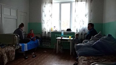 Рятувалися від війни: як живе у Прилуцькій лікарні родина з Києва