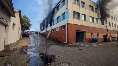 Гасіння пожежі на підприємстві у Високому Гасіння пожежі на підприємстві у Високому