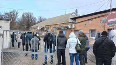 У Полтаві черга до пункту здачі крові