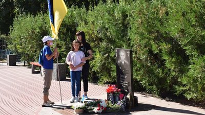 У Кропивницькому відбулося покладання квітів загиблим захисникам У Кропивницькому відбулося покладання квітів загиблим захисникам
